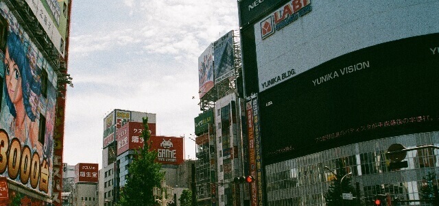 新宿のビジョン広告