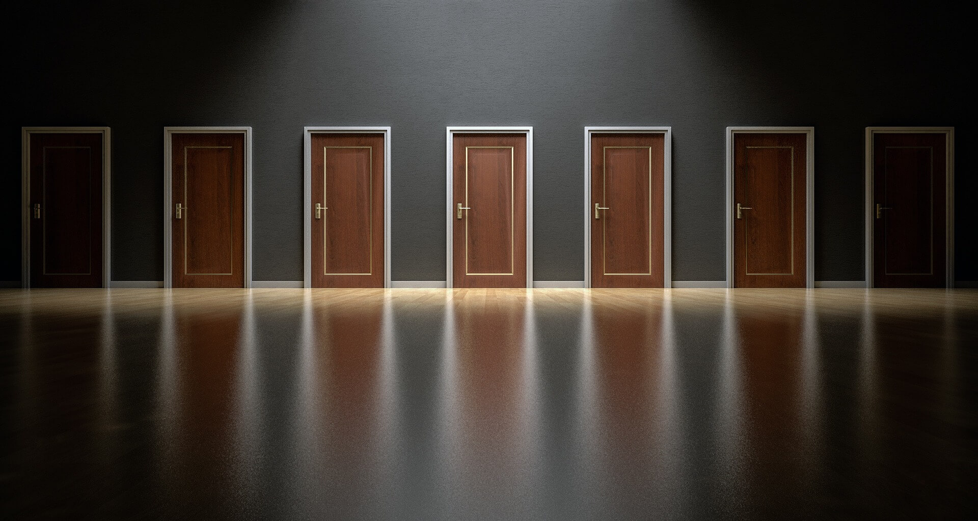 選択肢を象徴する複数のドア