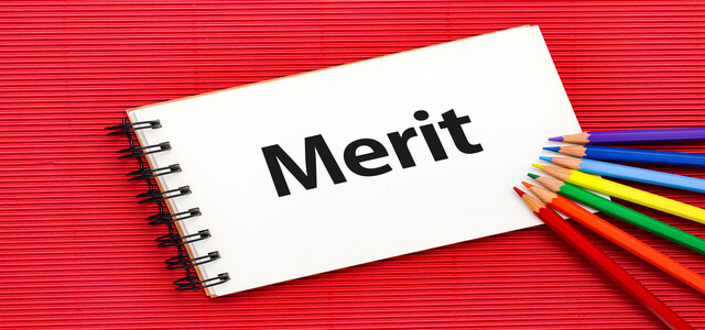 スケッチブックに描かれたMERITの文字