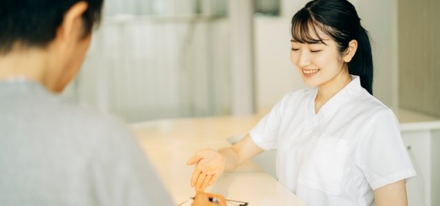 歯科医院の受付歯科衛生士イメージ写真